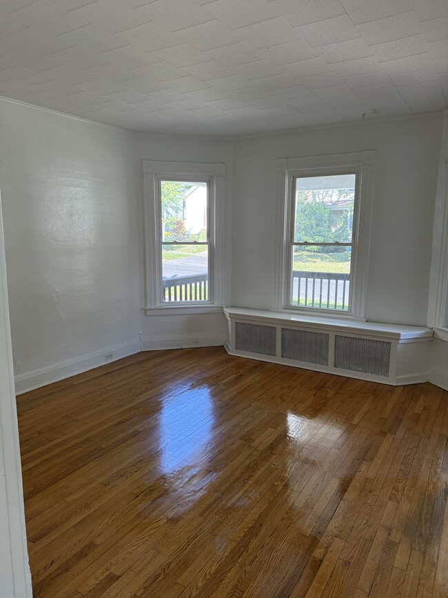 Building Photo - 647 Dewitt St