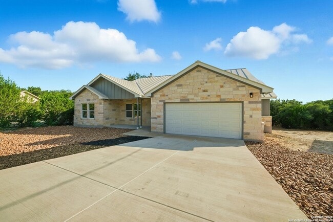 Photo - 207 Deer Oaks Drive House