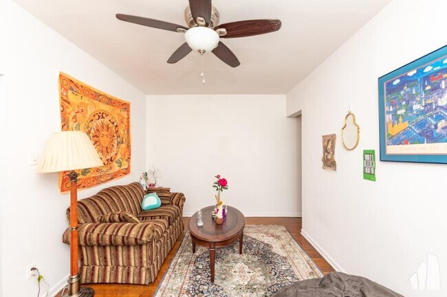 Building Photo - 2 bedroom in Chicago IL 60657