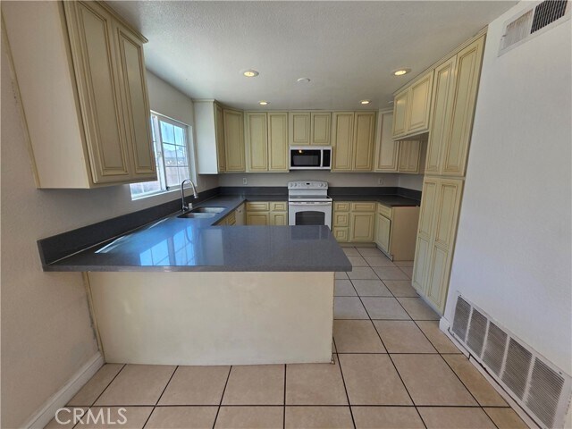 Foto del edificio - 969 S Sage Ave