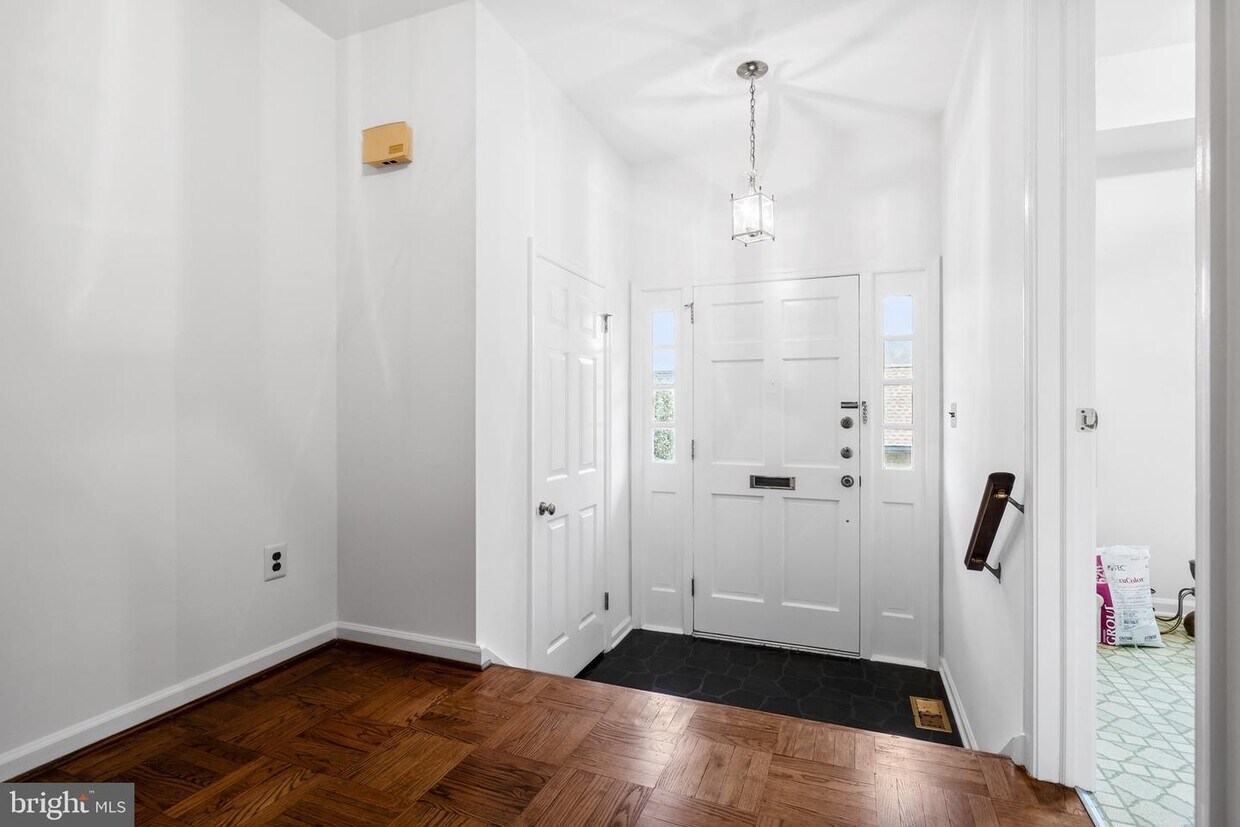 Foto principal - 633 E Main St