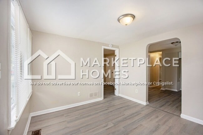 Foto del edificio - 8242 Jackson Ave