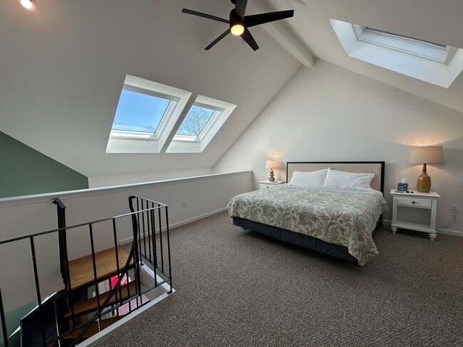 Building Photo - Beautiful Fully Furnished Seasonal 2 Bed 1...