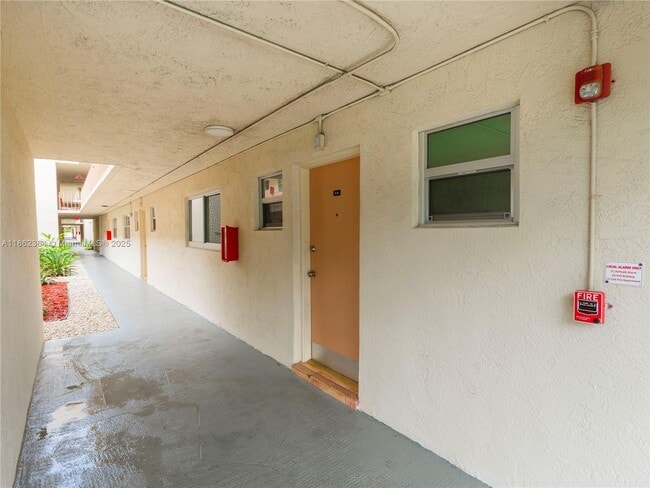 Building Photo - 10300 Coral Wy