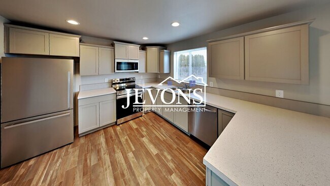 Building Photo - Enchanting 2020-built single-family home in Yakima