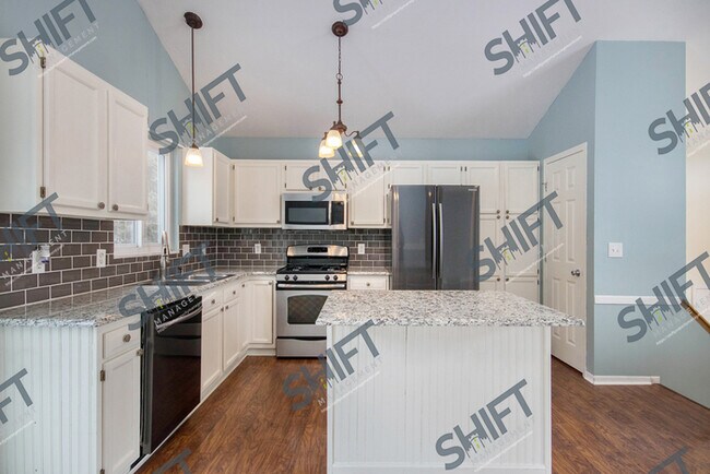 Foto del edificio - 9755 10 Mile Rd - Gorgeous House