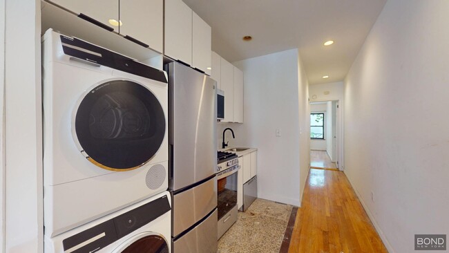 Building Photo - 1413 Second Avenue