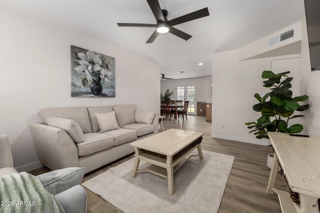 Foto del edificio - 4743 W Villa Theresa Dr