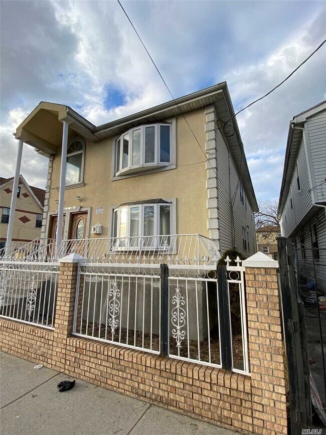 Building Photo - 168-21 106th Ave