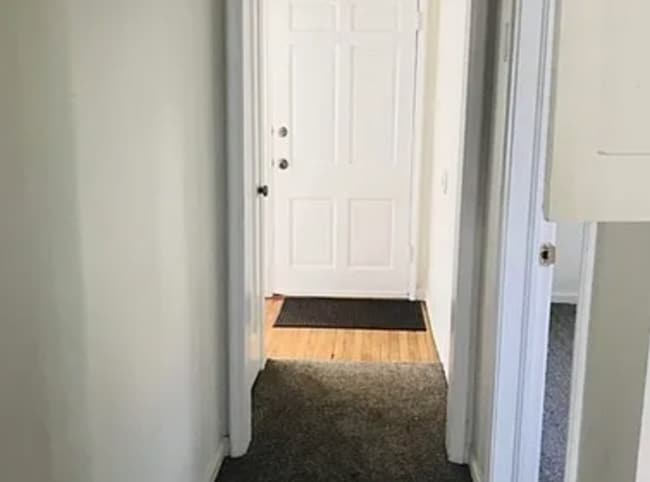 Building Photo - Spacious 4-Bedroom Home – with 2nd Kitchen & Private Entrance!