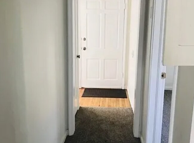 Foto del edificio - Spacious 4-Bedroom Home – with 2nd Kitchen & Private Entrance!