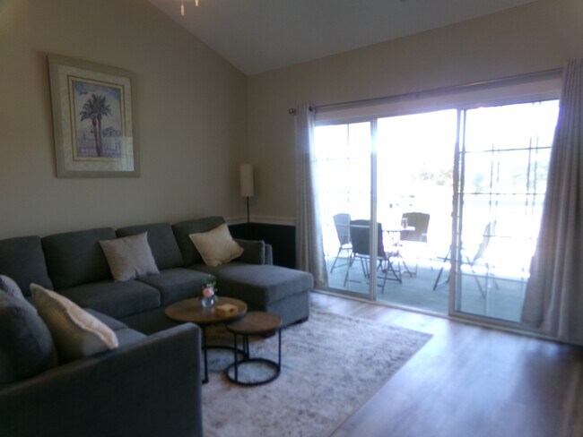 Foto del edificio - 4879 Dahlia Ct