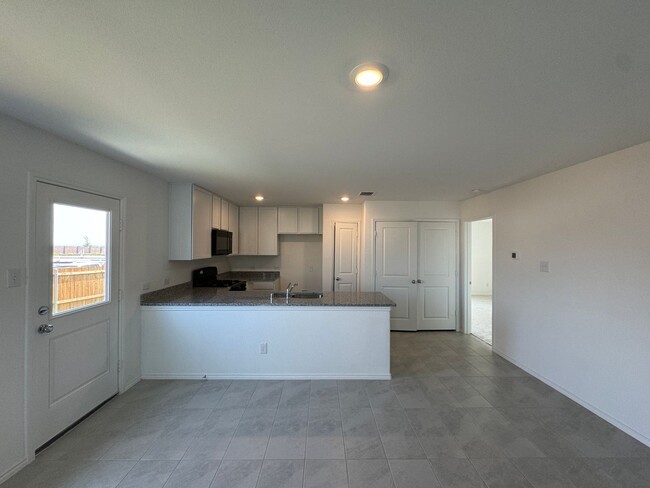 Foto del edificio - Brand new Mckinney home ready for move in!