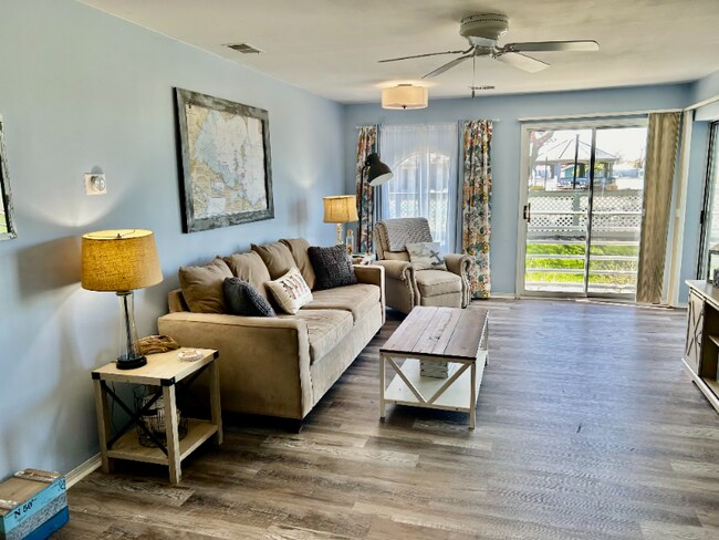 Foto del edificio - 356 Clinton Reef Dr