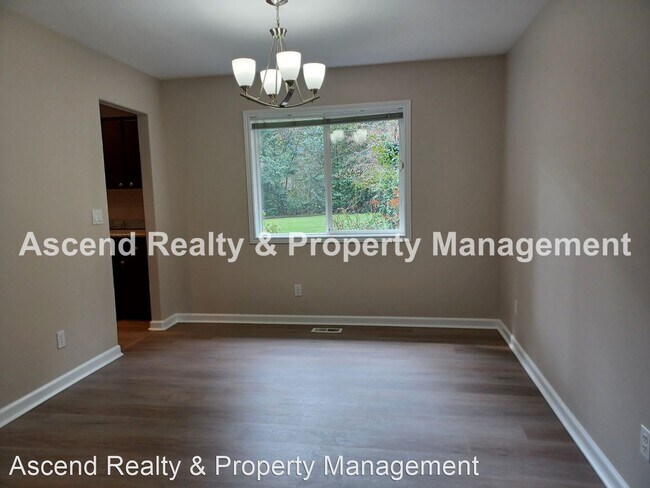 Building Photo - 4 br, 2.5 bath House - 15630 SW Sierra Court