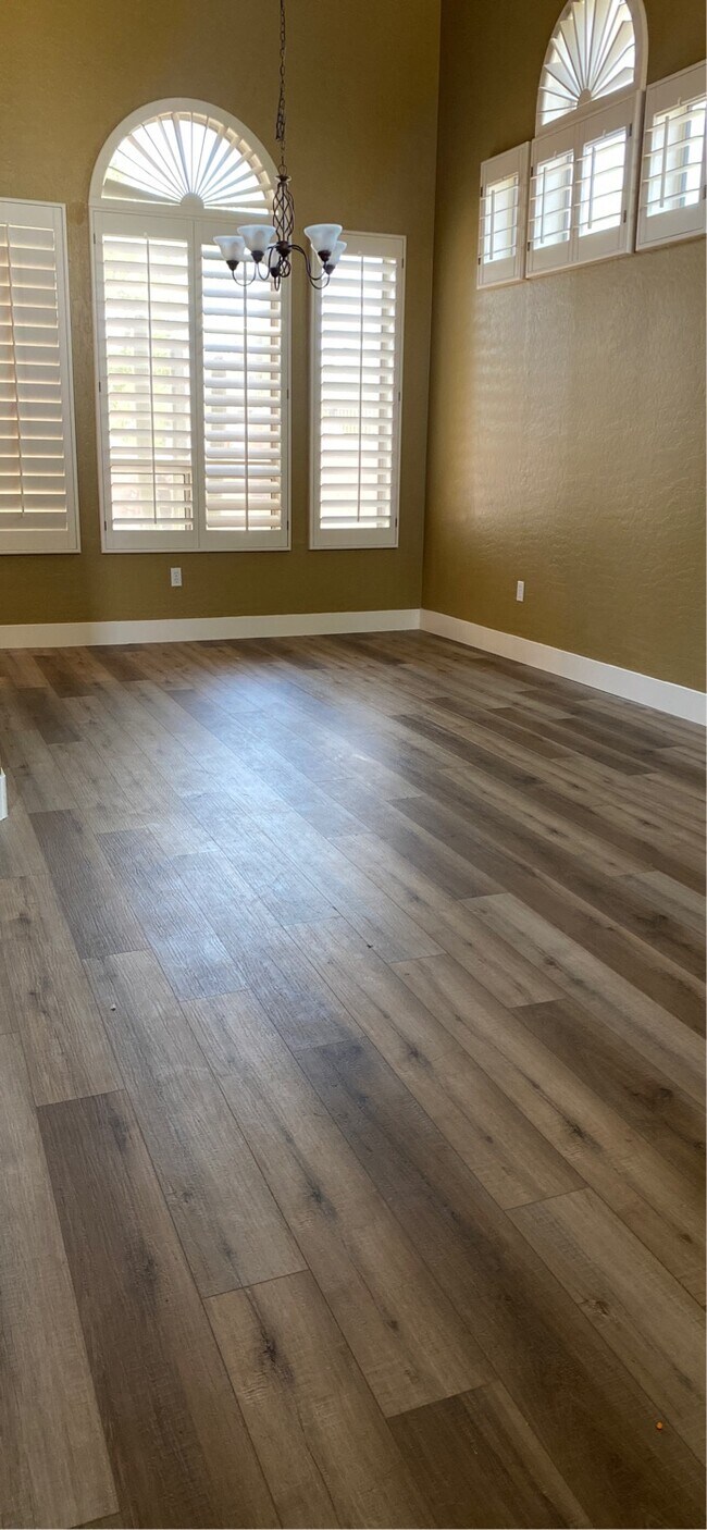 Building Photo - 3107 N Sawyer Cir