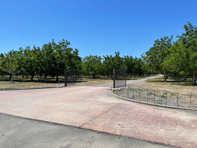 Building Photo - 2 bed / 1 ba apt in the country - Sutter