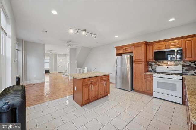 Foto del edificio - 6328 N Beechwood St