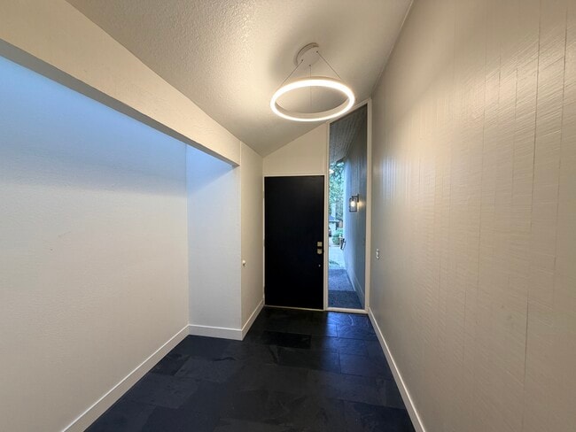 Building Photo - 1620 Ash St