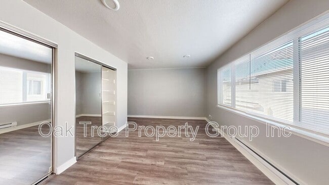 Building Photo - 406 Van Buren Ave