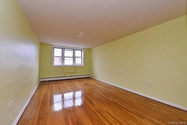 Foto del edificio - 34-20 Parsons Blvd