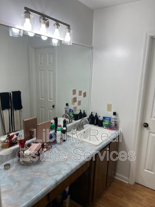 Foto del edificio - 1410 Brittney Ln