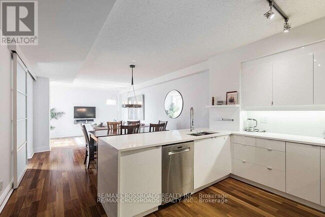 Photo du bâtiment - 500-5500 Queens Quay W