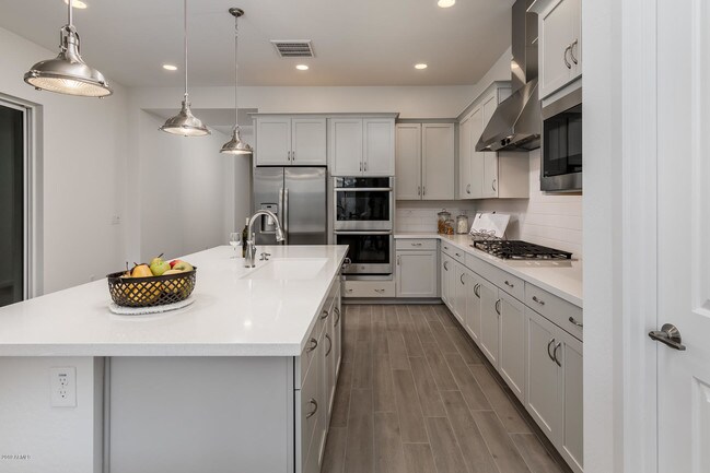 Building Photo - 927 E Paseo Way