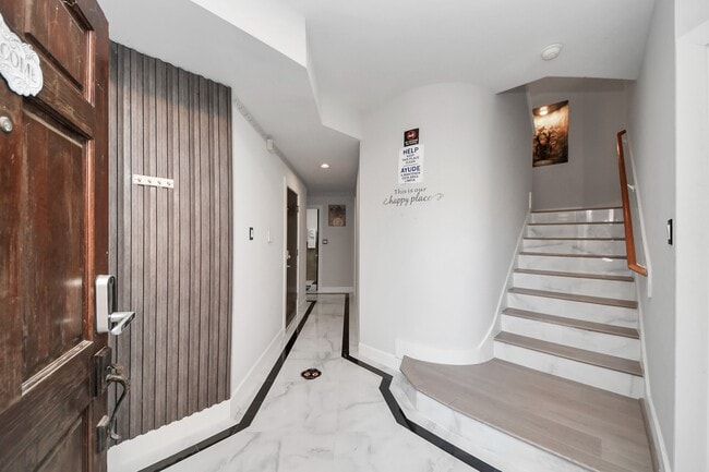 Foto del edificio - 9715 Riddlewood Ln