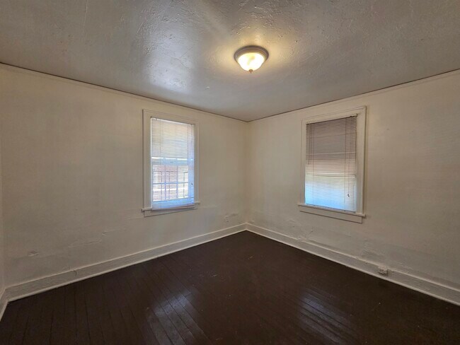 Foto del edificio - 1374 Rayner St