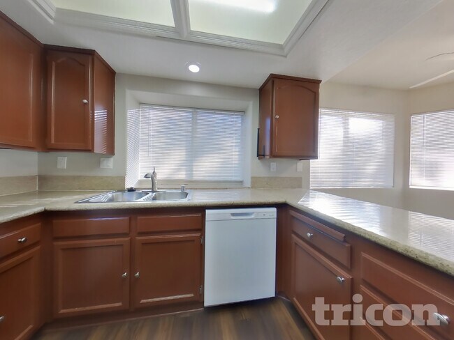 Foto del edificio - 44238 Gillan Ave