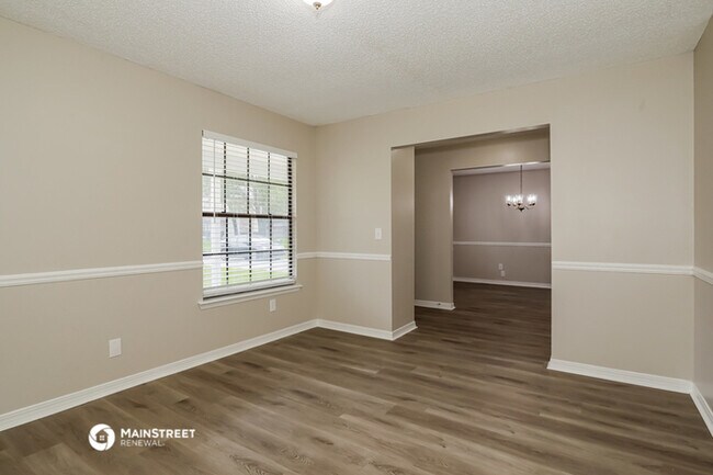 Building Photo - 6049 Bermuda Dr