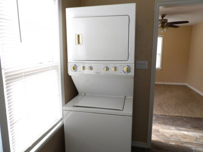 Foto del edificio - 207 NW 10th Street Unit B