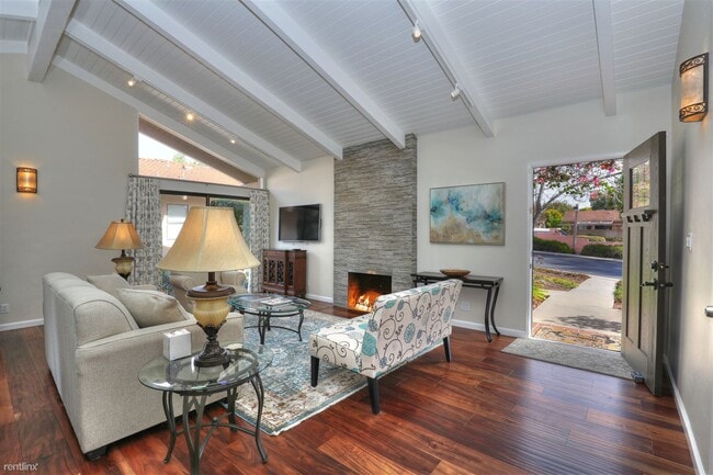 Building Photo - 2 br, 2 bath Townhome - 545 North La Cumbr...