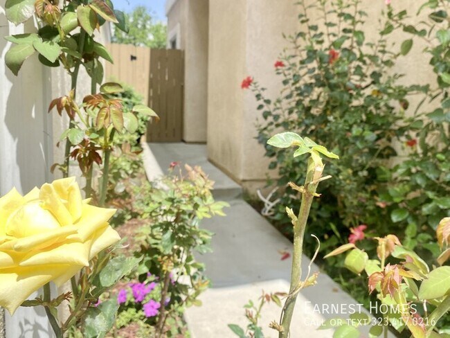 Building Photo - 3 + 2.5 Condo in a Gated Community at Winn...