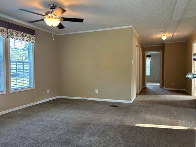 Building Photo - Move in Ready - 2 Bedroom/2 Bath