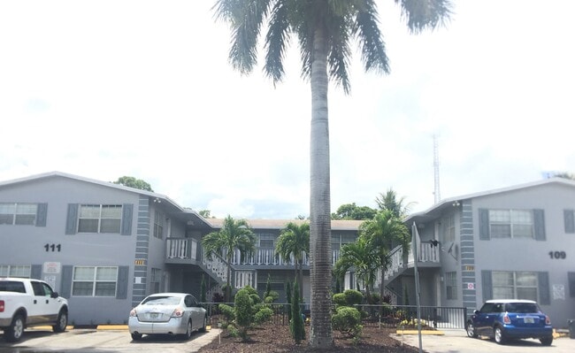 Building Photo - 111 SW 11th Ave