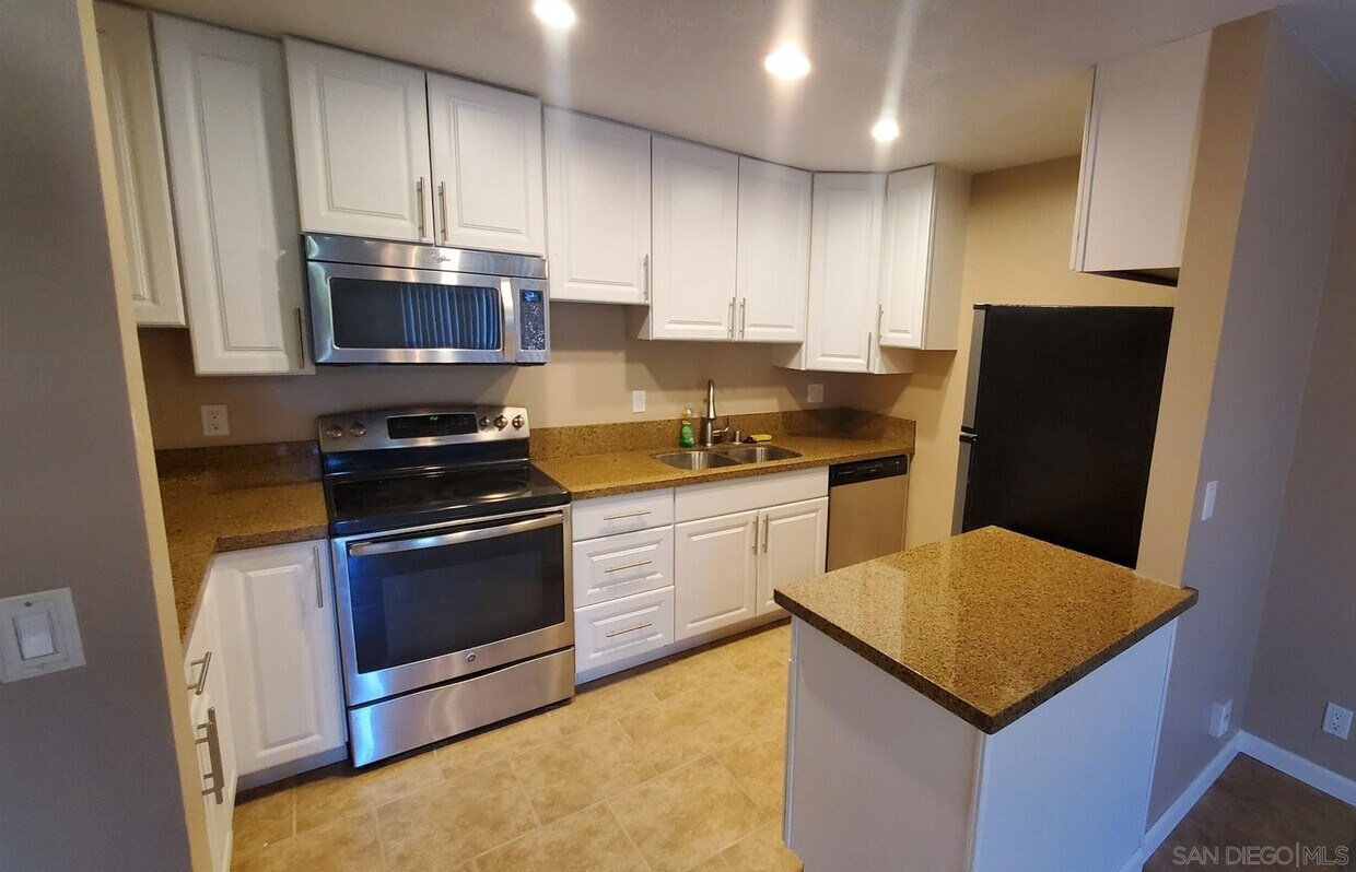 Primary Photo - 745 E Bradley Ave