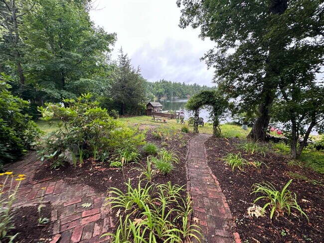 Foto del edificio - Peaceful Waterfront Living: 2-Story Home on River Road with Ample Outdoor Storage & Water Extras!