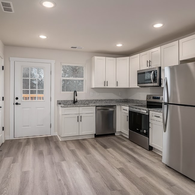 Photo - 3BR Townhome in Hickory - 2 Beds, 3 baths