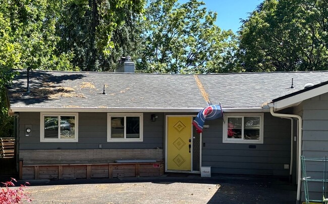 Building Photo - 2230 SW Caldew St