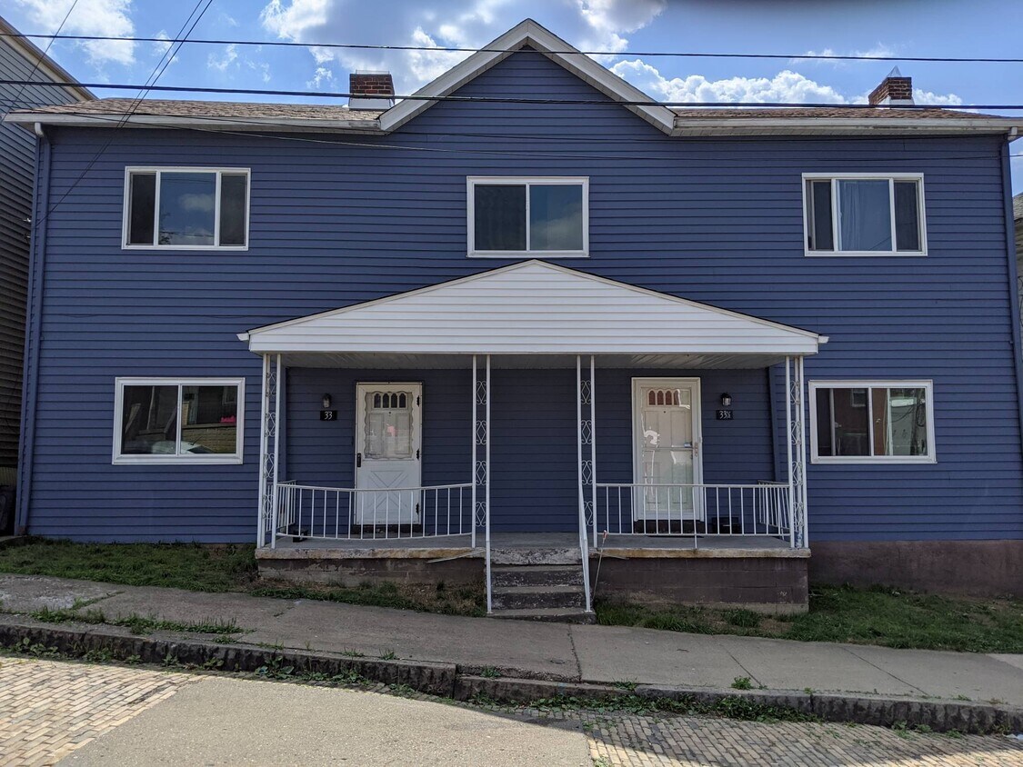 33 Saint John St Unit Right, Mc Kees Rocks, PA 15136 Apartments in Mc