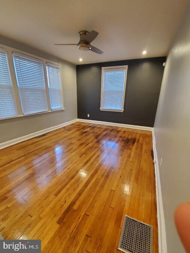 Primary Photo - 2325 Fairlawn Ave SE
