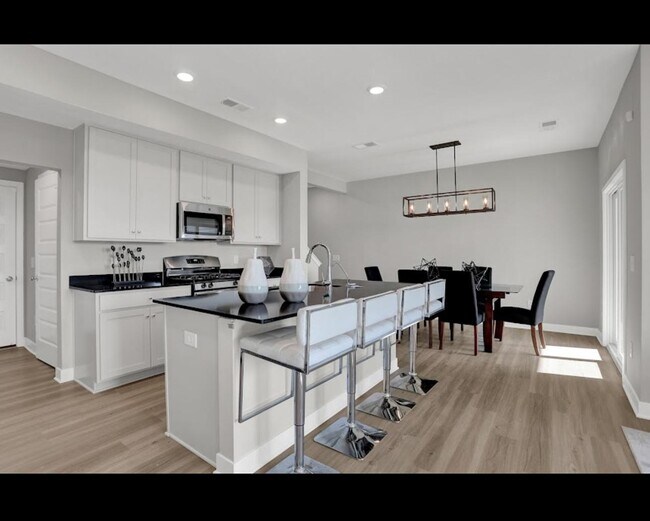 Foto del edificio - 7567 Marin Pkwy