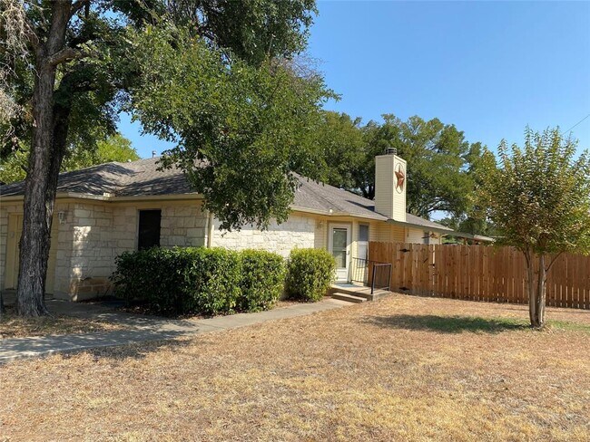 Foto del edificio - 5600 Cherry Creek Dr