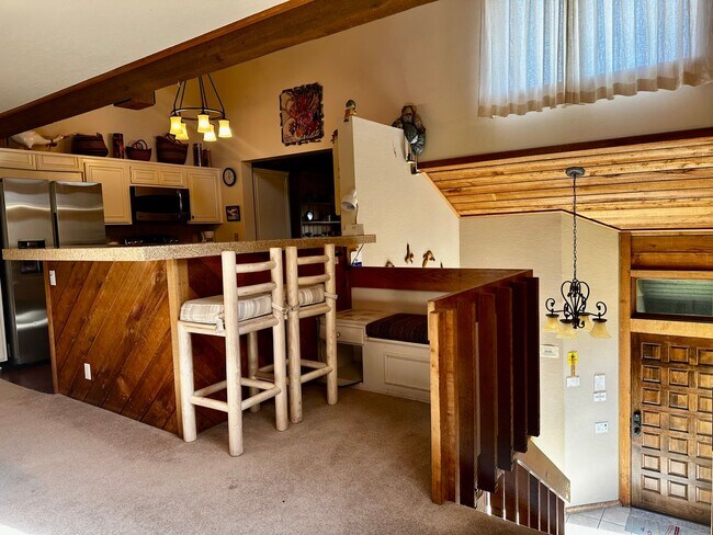 Foto del edificio - Stunning 3-Bedroom + Loft, 2.5-Bathroom Retreat in Snowcreek – $6,500/Month + Utilities