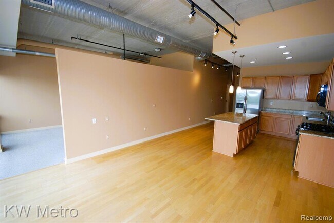 Building Photo - 350 N Main St