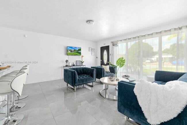 Foto del edificio - 3632 SW 17th St