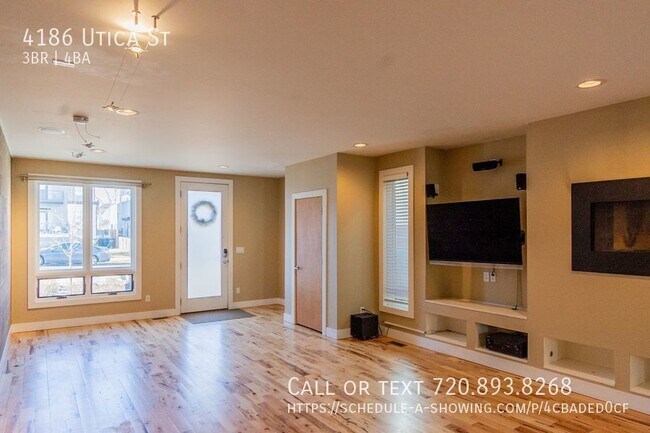 Building Photo - Stunning 3 Bedroom Town Home With Custom W...