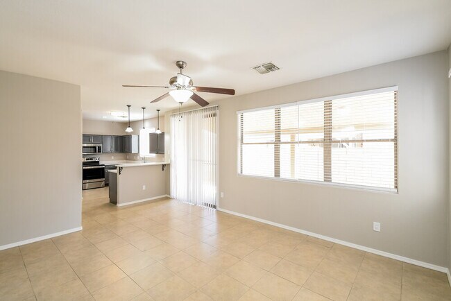 Foto del edificio - 8935 E Capri Ave